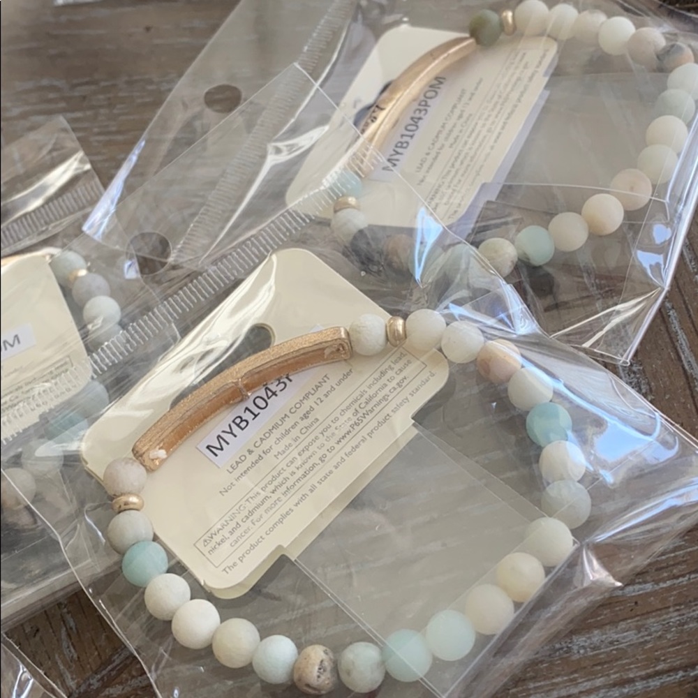Blessed natural cut stone stretch bracelet - Picture 5 of 6